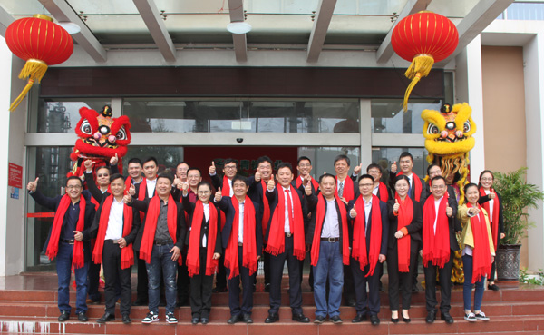 千秋偉業(yè)添錦繡 萬里鵬程展宏圖 —— 常青樹舞獅獻(xiàn)瑞賀新春，歡天喜地迎開工！