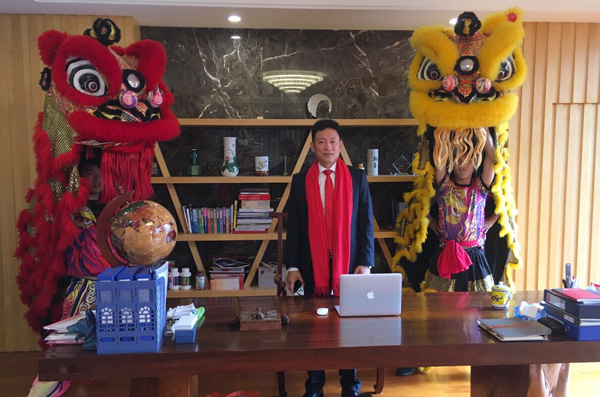 千秋偉業(yè)添錦繡 萬里鵬程展宏圖 —— 常青樹舞獅獻(xiàn)瑞賀新春，歡天喜地迎開工！